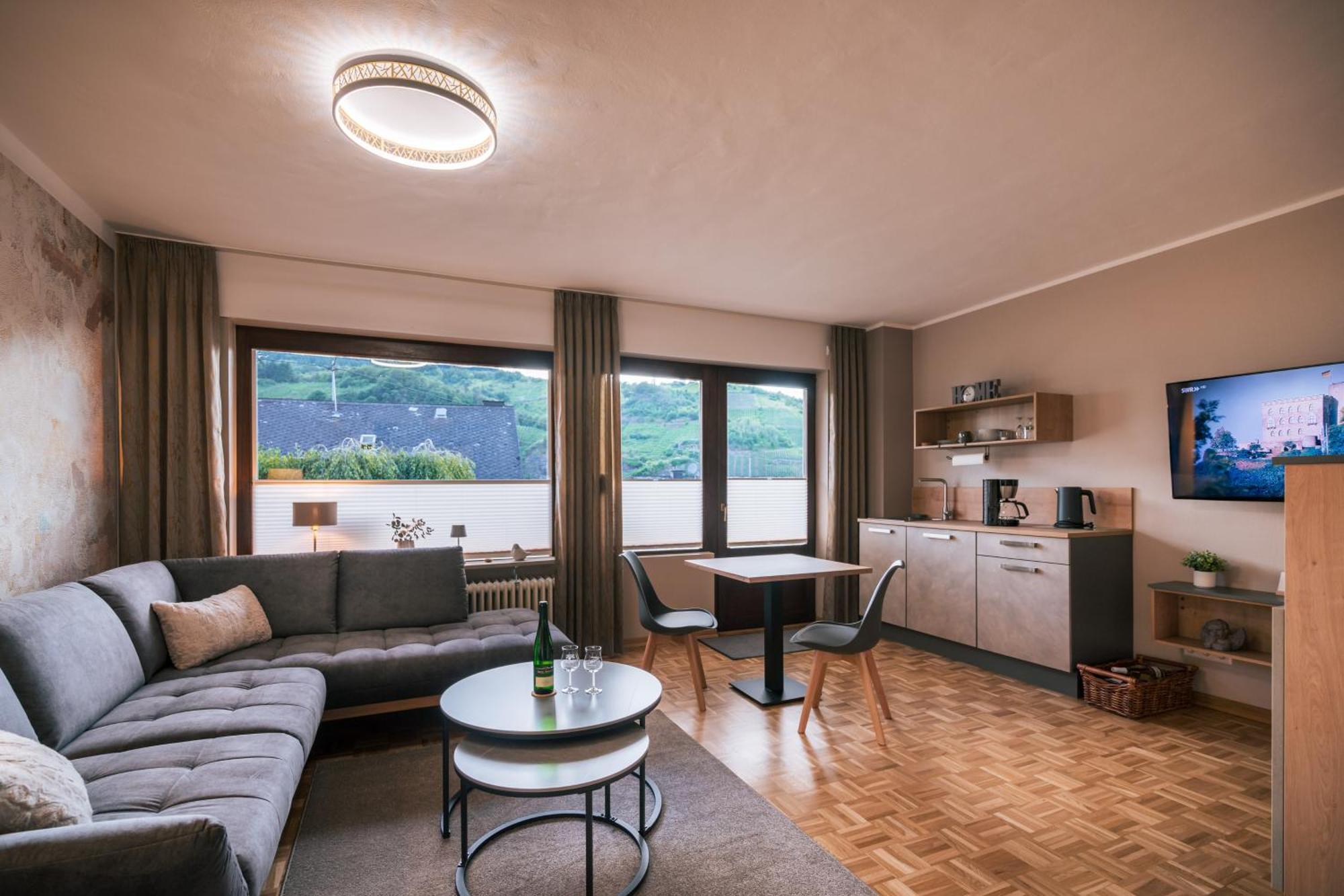 Ferienweingut Hirschen Schulstrasse Bed & Breakfast Burg  ภายนอก รูปภาพ