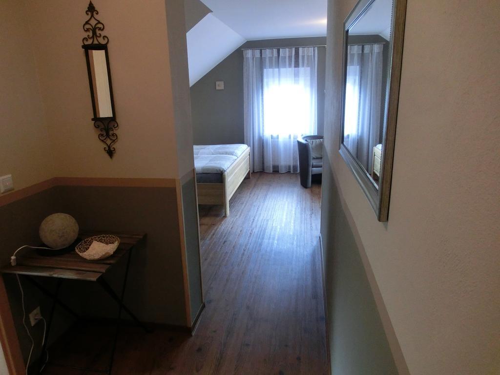 Ferienweingut Hirschen Schulstrasse Bed & Breakfast Burg  ห้อง รูปภาพ